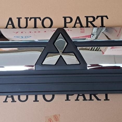 Grille Grill Ram Rambang Depan Mitsubishi L300 Euro 4 Chrome *8717 Original Dan Terpercaya