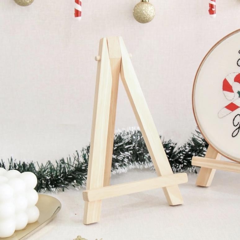 

Easel kayu kokoh Nugi