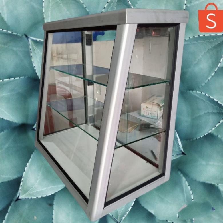 Etalase kaca miring Etalase mini aluminium 50x50x30 Nugi