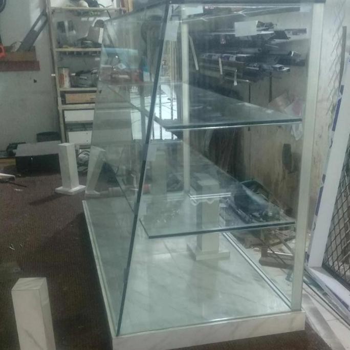 BEBAS ONGKIR - etalase kaca frameless kue donat alas kayu jati belanda 140x40x50