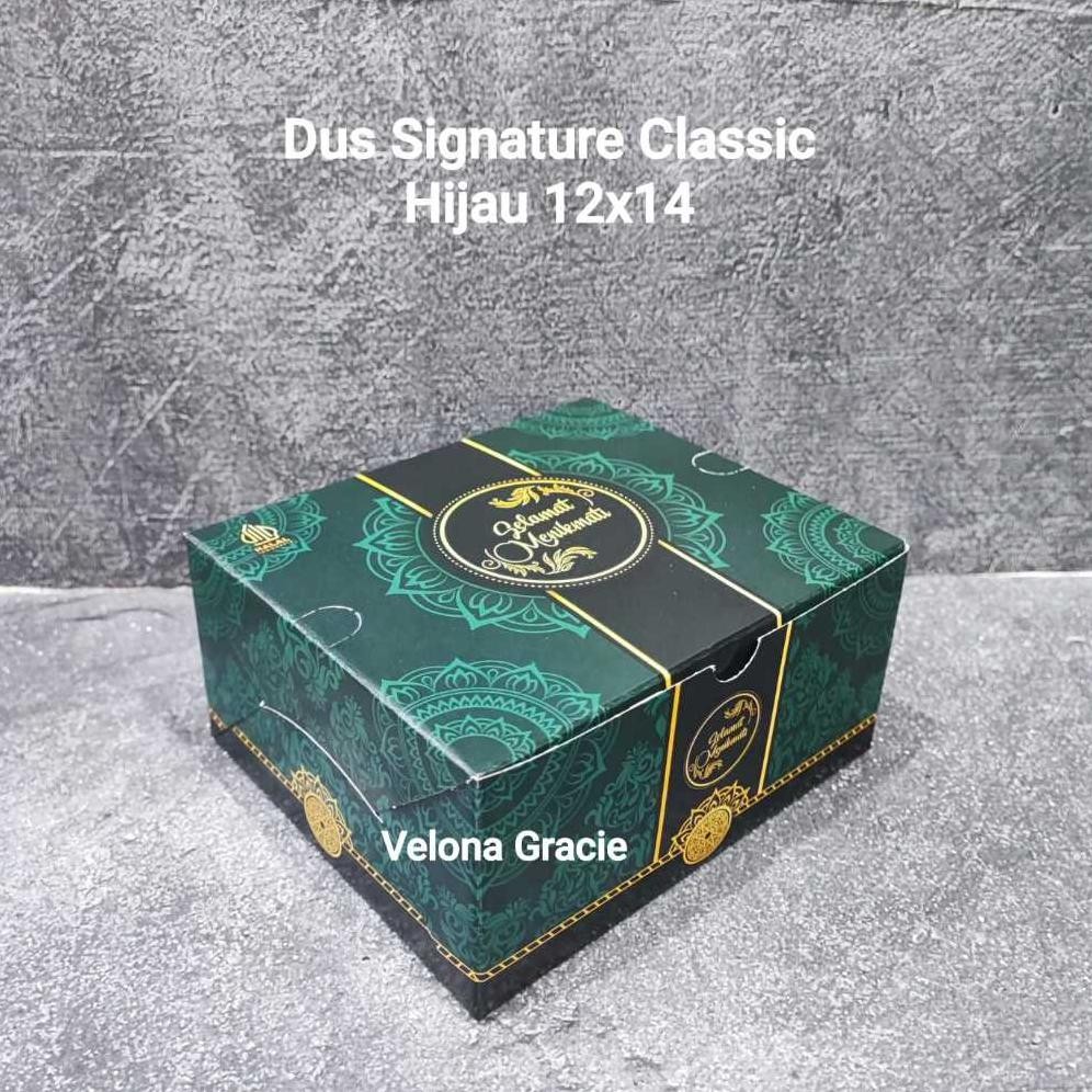 

Dus Snack 12x14 Signature Classic Hijau Isi 50 Pcs Motif Box Kue Olin aSt
