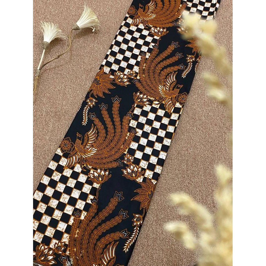 Kain Batik Motif Burung Catur