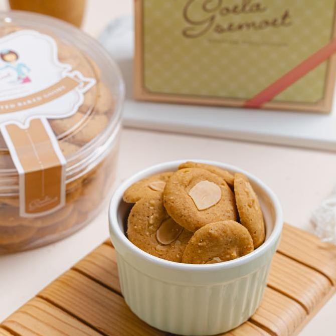 

Almond Cookies Cinnamon Kue Kering Kacang Almond Kayu Manis Stok Terbatas