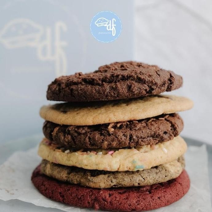 

Cookies Jumbo Soft Baked Isi 8pcs | Kukis Premium Box Besar Stok Terbatas