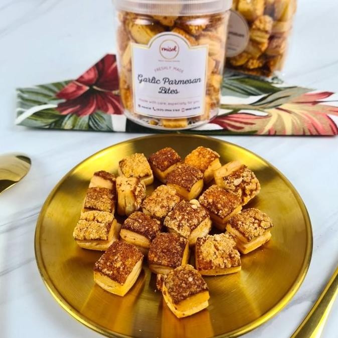 

MISOL Garlic Parmesan Bites Toples Bulat - Kue Gurih Keju Bawang Premium Stok Terbatas