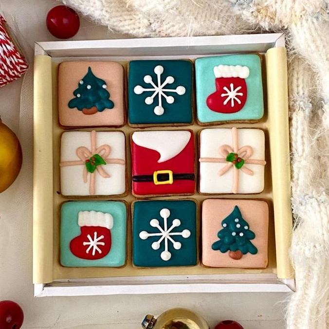 

Noel Box ISI 9 - Butter Icing Cookies Natal Hampers Cantik Stok Terbatas