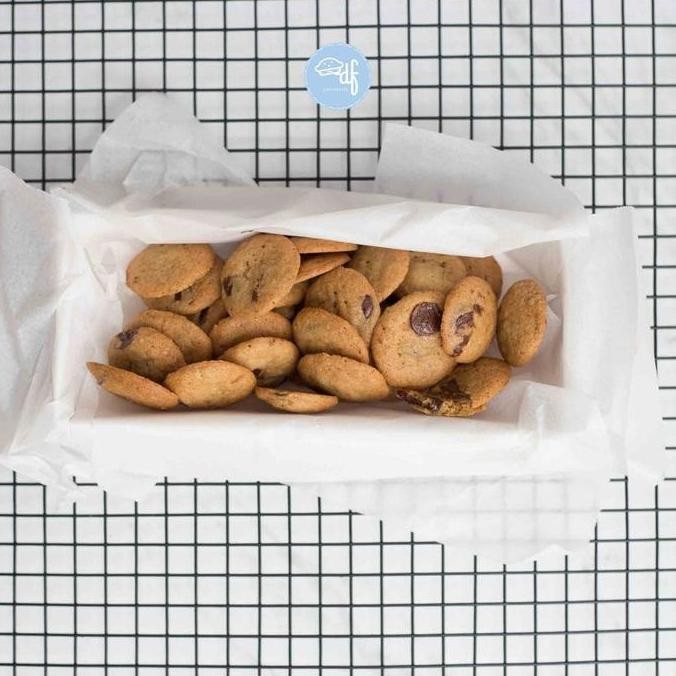 

Choco Chip Cookies Mini Crunchy - Kukis Coklat Renyah Kecil Stok Terbatas