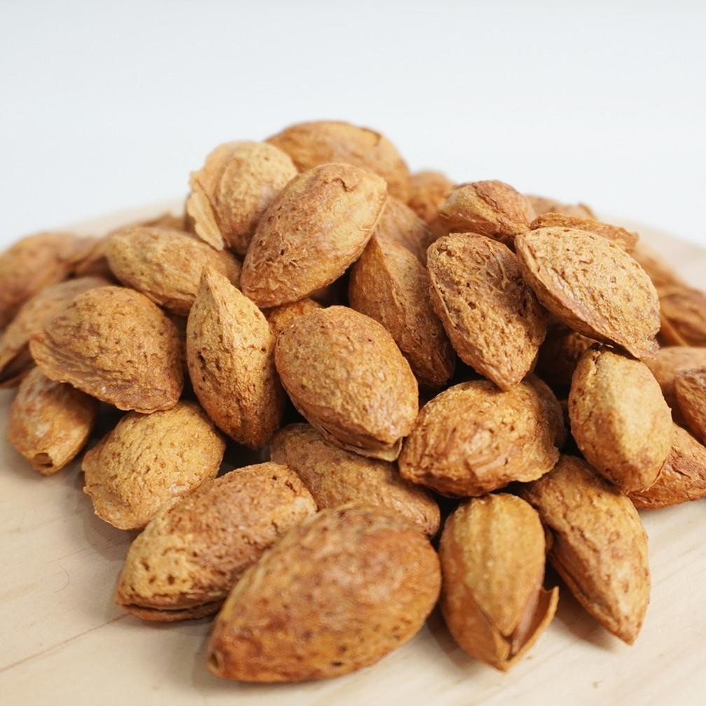 

1 Kg Kacang Almond Kulit Original Best Quality Premium Oleh Oleh Haji Umroh