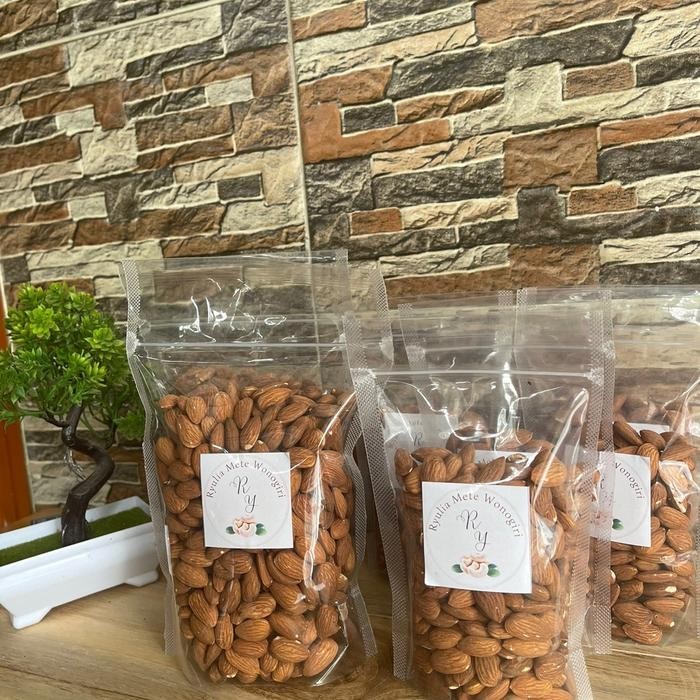 

FF KACANG ALMOND PANGGANG ROADTED ALMOND Cemilan Food