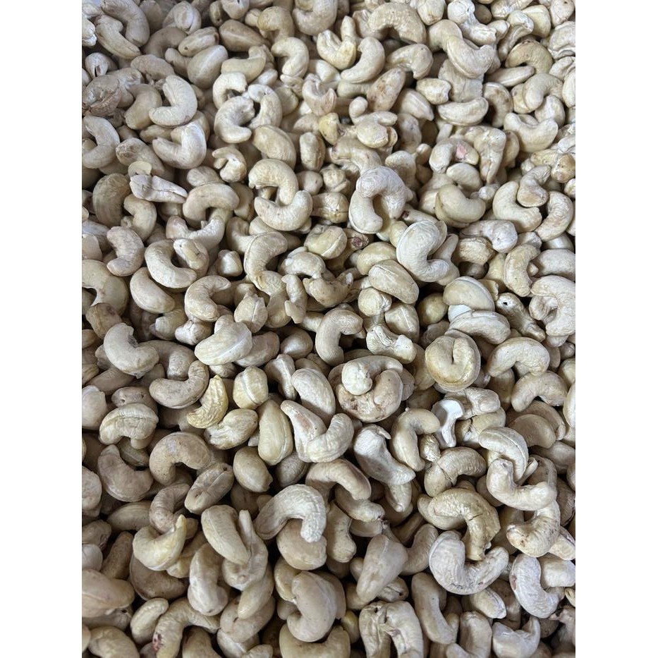 

FF KACANG METE MENTAH KERING Mede Food Cemilan Mente Snacks belum di Goreng