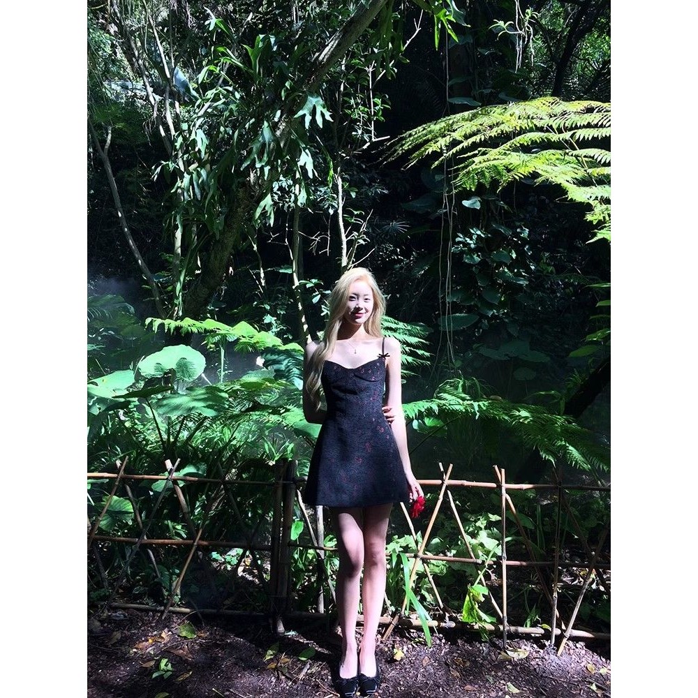 Dainty VogueRok Suspender Tanpa Punggung Musim Panas Wanita Kulit Hitam