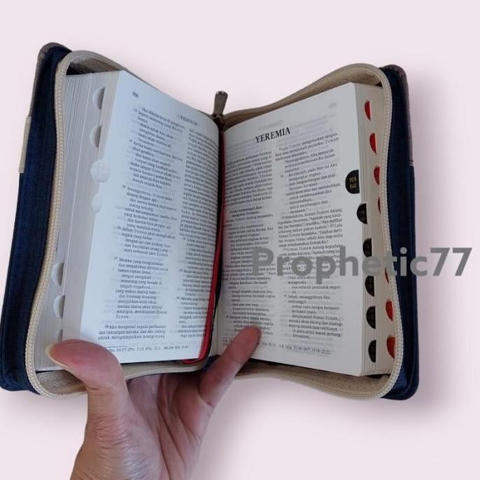 

Alkitab Kristen Ukuran Kecil Sampul Resleting Jeans Tb 034 Denim Lai