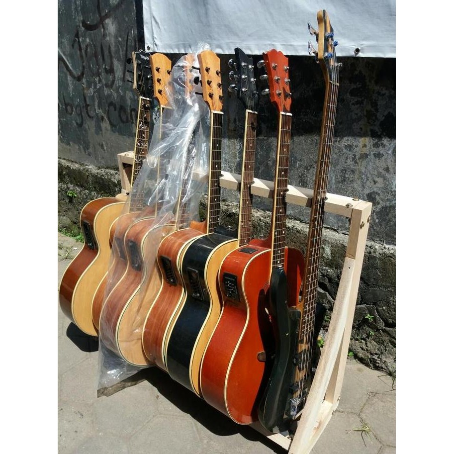 Rak Gitar Kayu Isi 7 Gitar