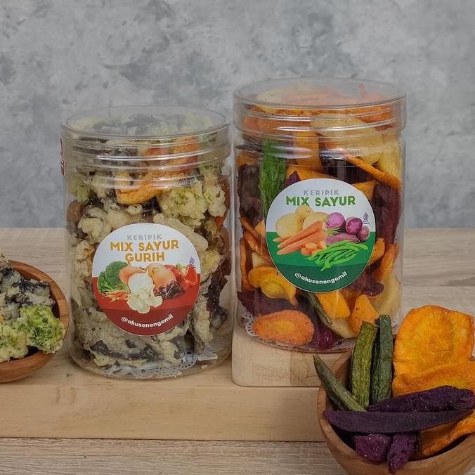 

AKUSENENGEMIL 2 PCS KERIPIK MIX SAYUR / BUAH ORI / SAYUR GURIH PREMIUM 750ml