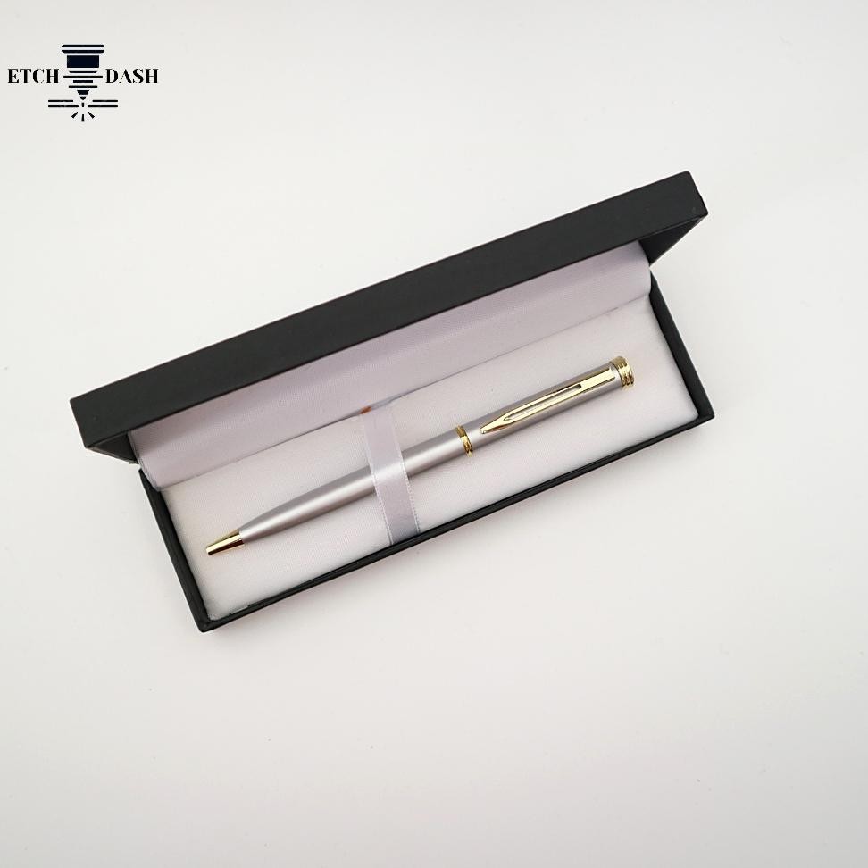 

HJK Pulpen Promosi Custom Free Cetak Nama Dan Logo | Pulpen Souvenir Merchandise - Exclusive Pen BH-PM1010