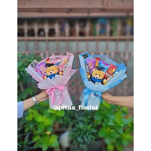 

Buket Wisuda / Buket Boneka Wisuda / Buket Graduation / Buket Snack Wisuda / Hadiah Wisuda