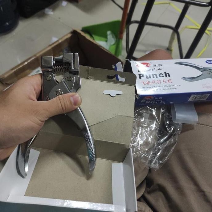 

NEW Pembolong hanger gantungan