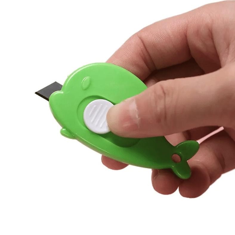 

Cutter Mini Dolphin Pisau Kater kecil Alat Pemotong Kertas Kardus Piso Karakter Portable Mudah DibawaKemanasaja