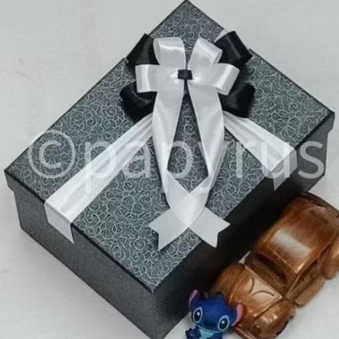 

Papyrus 15X20 Tinggi 10Cm Kotak Kado Gift Box V1