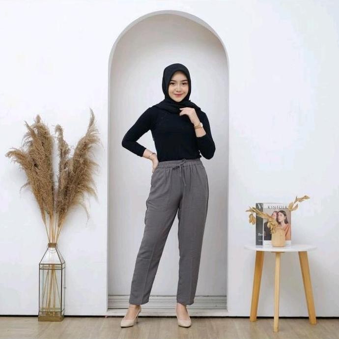 

Celana Crinkle Pensil Wanita Kantor Cozy Airflow Kancing Dua Stylish