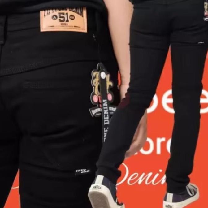 

Celana Jeans Pria Hitam Slimfit Pensil - Stretch Jins Panjang Gaul Keren Murah