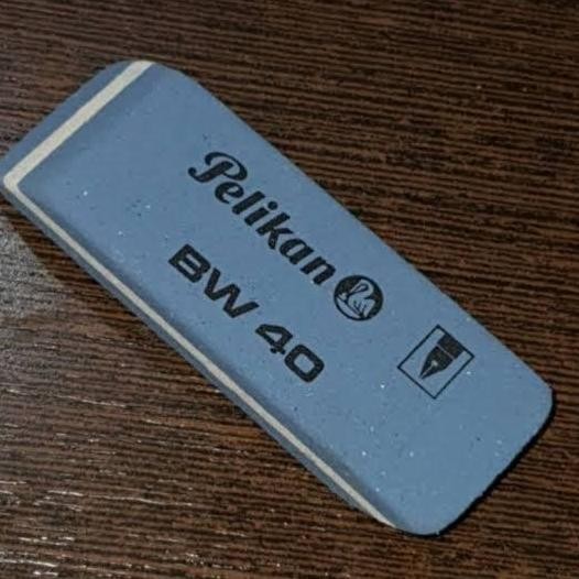 

Penghapus Pelikan BW 40 Ukuran Besar 5.5cm x 2cm Penghapus Pensil Pulpen