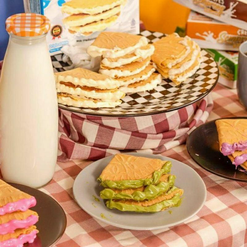 

Rkm Crepes Semprong Susu Lembang Coklat, Keju, Tiramisu, Original, Strawberry, Green Tea, Taro| Isi 12 | 165 Gram | Oleh-Oleh Khas Bandung | Crepes Crispy Bandung
