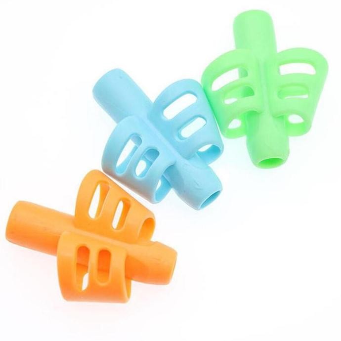 

Isi 3 Pcs Alat Bantu Belajar Menulis - Writing Grip - Alat Tulis New Stok