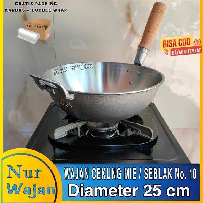 

Wajan Bakmie / Seblak No. 10 Gagang kayu / Wajan Nasi goreng Cekung Alumunium Tebal anti lengket anti karat tebal ( Micek 10 )