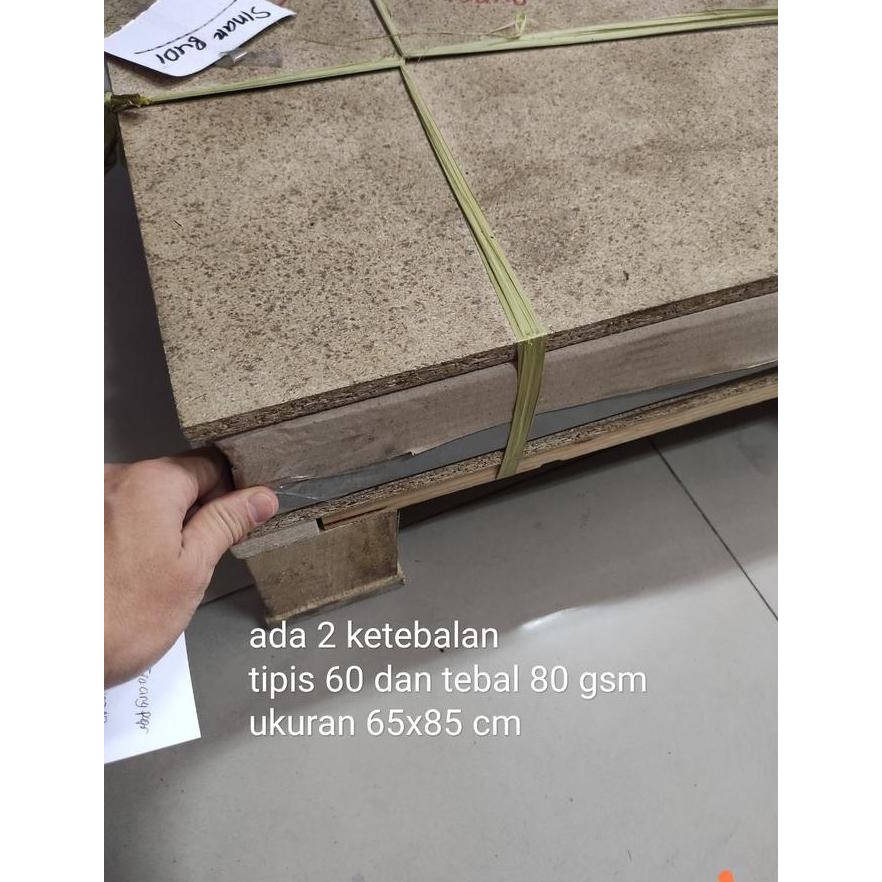 

tracing paper kalkir 80 / 60 gsm ukuran a2 (65 x 42.5 cm) satuan bagi2