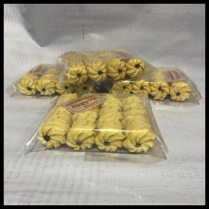 

DISKON KUE LEBARAN KUE MENTEGA KUE PELANGI COMET 250 GRAM