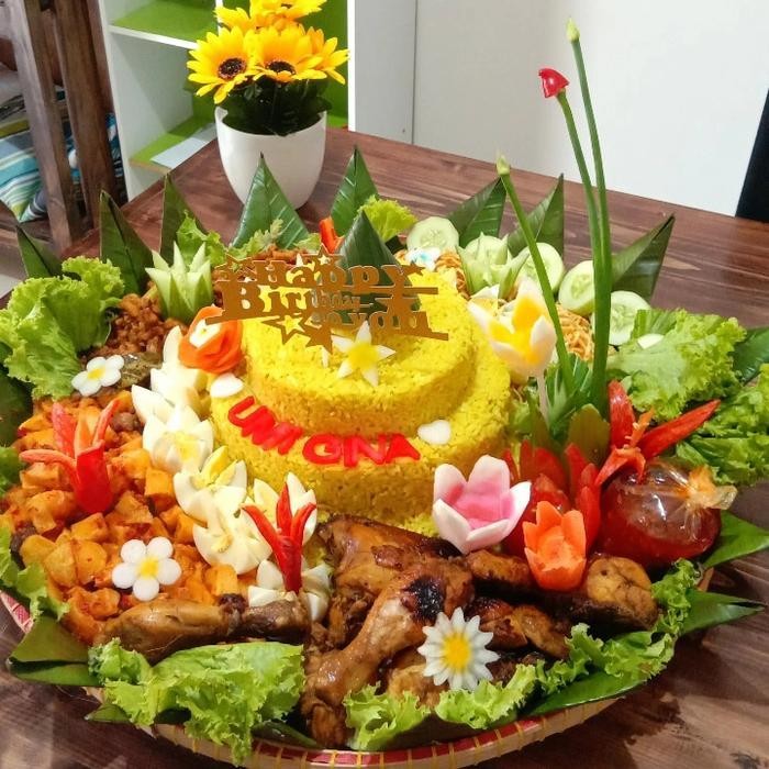 

tumpeng nasi kuning ulang tahun Ori!!