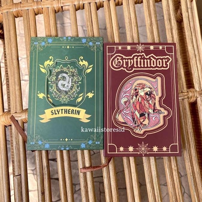 

NEW Binder Buku Catatan Harpot Karakter Kartun Gryffindor Slytherin Ravenclaw Hufflepuff Hogwarts Alat Tulis Kertas Binder Lucu