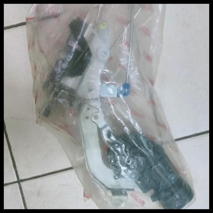 TERMURAH DAIHATSU ORI DOOR LOCK PINTU DEPAN/LH KIRI TARUNA 69040-87Z04 