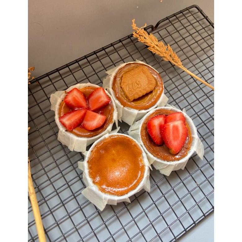 

MINI BASQUE BURNT CHEESECAKE 6cm (1box/4pcs)/BIRTHDAY CAKE/HAMPERS Nugi
