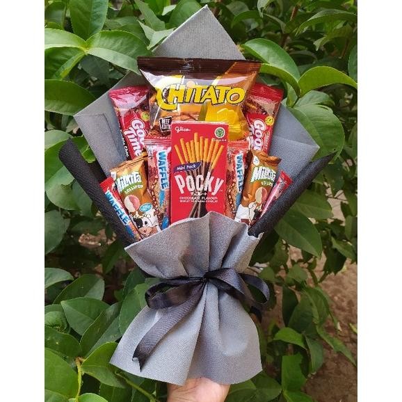 

(K) Buket cowok hitam/paket/bingkisan Snack Ulang Tahun/Ultah/ Wisuda/Kado/Hadiah/ ANNIVERSARY / CEWE Nugi