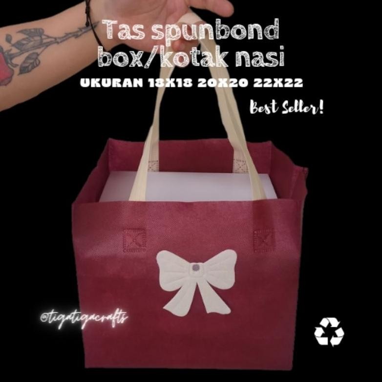 

BUNGA/PITA LUSINAN tas kain kotak nasi lusinan tas spunbond box tas syukuran tas kotak nasi 18x18 20x20 22x22 tas hajatan tas hampers kotak goodie bag box TAS BOX NASI TAHLILAN TAS BOX TASYAKURAN TAS KOTAK NASI CANTIK Nugi
