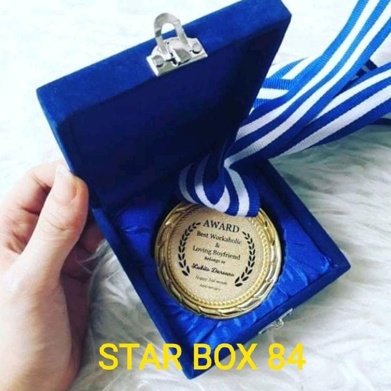 

Box Medali Ukuran 10x10x5 cm Nugi