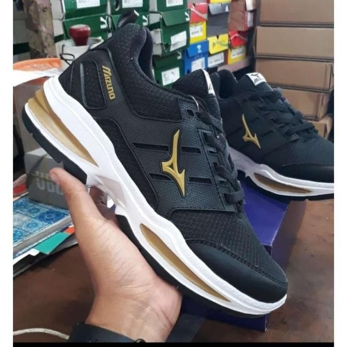 Ews Sepatu Mizuno Runing Pria Hitam Gold Sepatu Lari Mizuno Running Grade Original 39-43