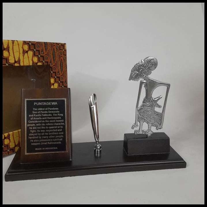 

Tempat Pulpen Kartu Nama Wayang Puntadewa