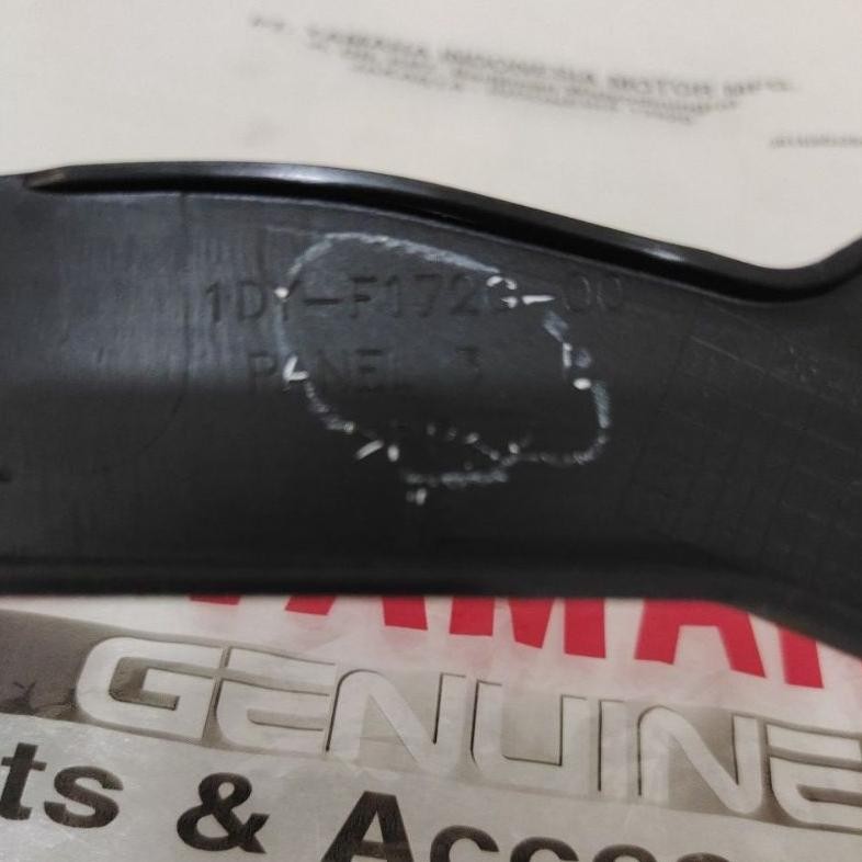 Diskon (Cod) Sambungan Tutup Body Panel Bawah Body Samping Kiri Yamaha Jupiter Z Z1 Fi Original 1Dy-
