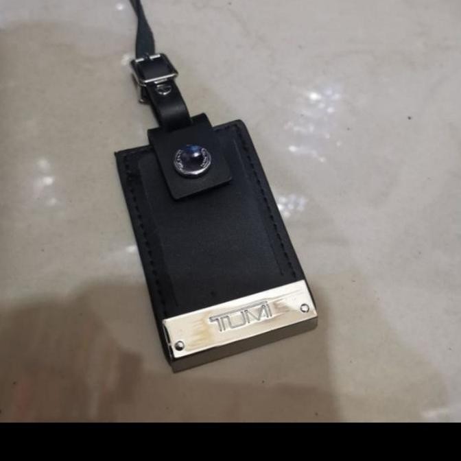 

Name Tag Accesories T U M I Pria