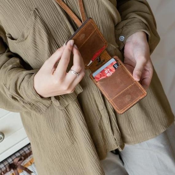 

Reven Leather Id Card Name Tag Kulit Sapi Asli Berly Lanyard