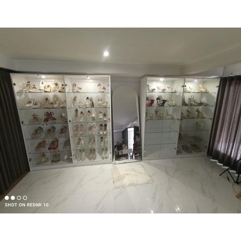 lemari tas/lemari pajangan/rak sepatu/duco/minimalis/pajangan kaca/lemari kaca Nugi