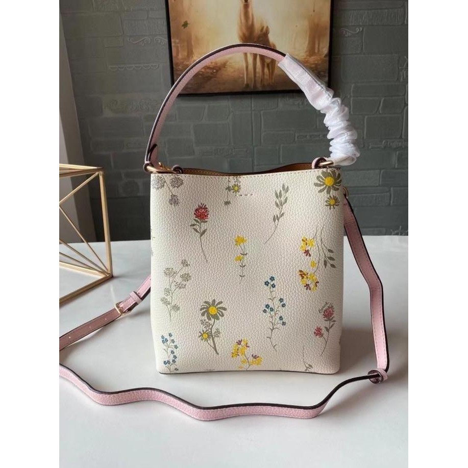 Small Town Bucket Bag With Spaced Wildflower Print C3598
