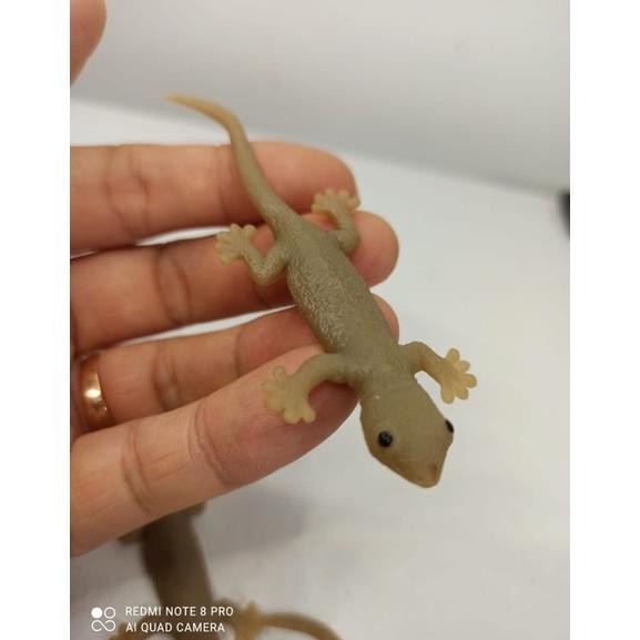 mainan cicak karet coklat besar aSt