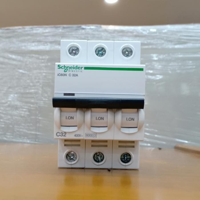 MCB 3P 32 Ampere IC 60 N SCHNEIDER