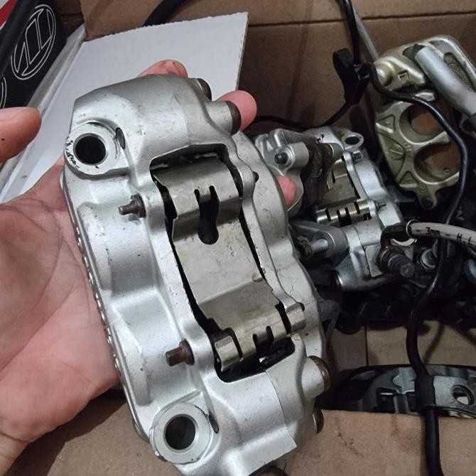 Sale Kaliper Depan Brembo Kiri Kanan 4 Piston Ducati Radial 100 Mm