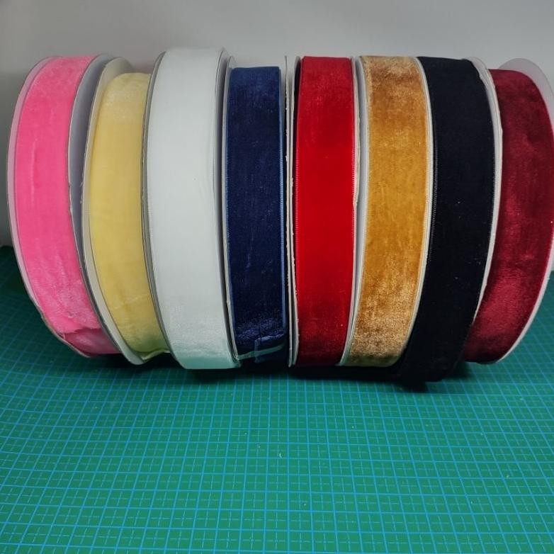

Pita Velvet 2.5cm 20Yard Berbagai Warna aSt