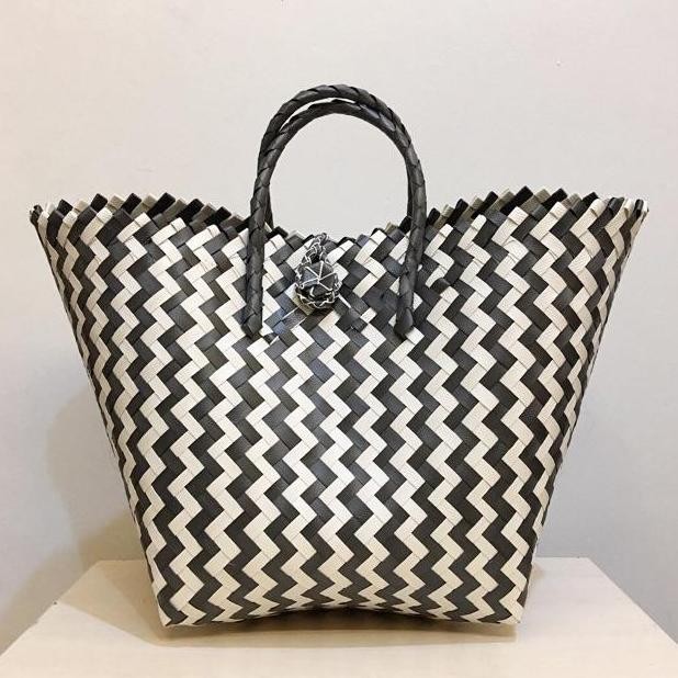 

Ready Kana Bag Mono H005 - Tas Anyaman Plastik Parcel & Souvenir Murah